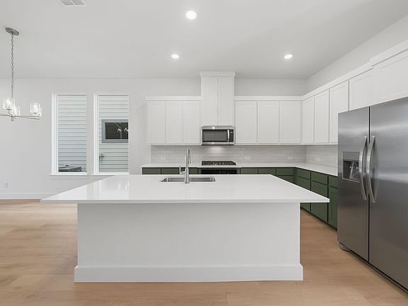 5th image of 328 Chestnut St
