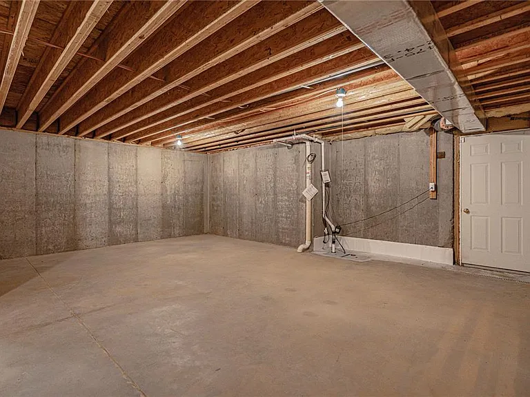6608 Mine Dr — Photo 31