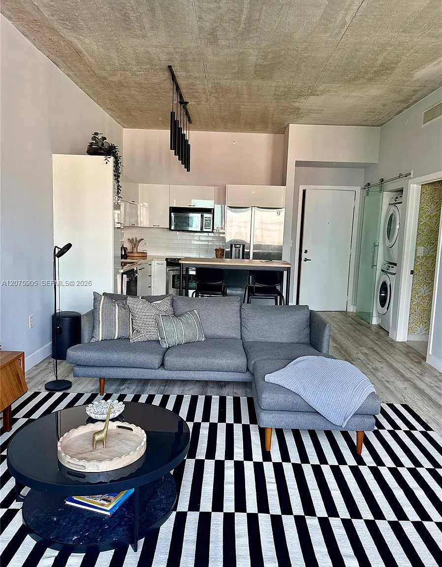 1 bed, 651 sqft, $2,830 — Photo 1