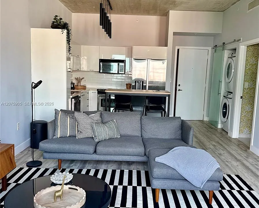133 NE 2nd Ave #915