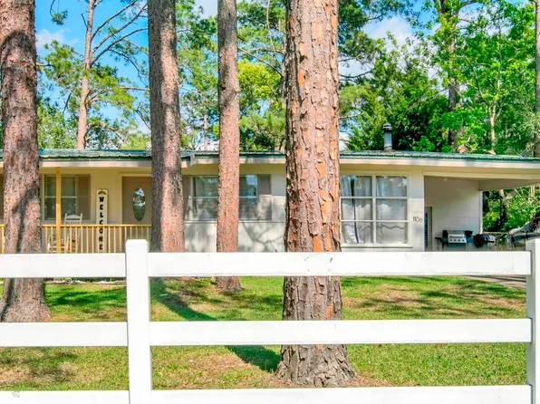 1106 N Pine St, Loxley, AL 36551