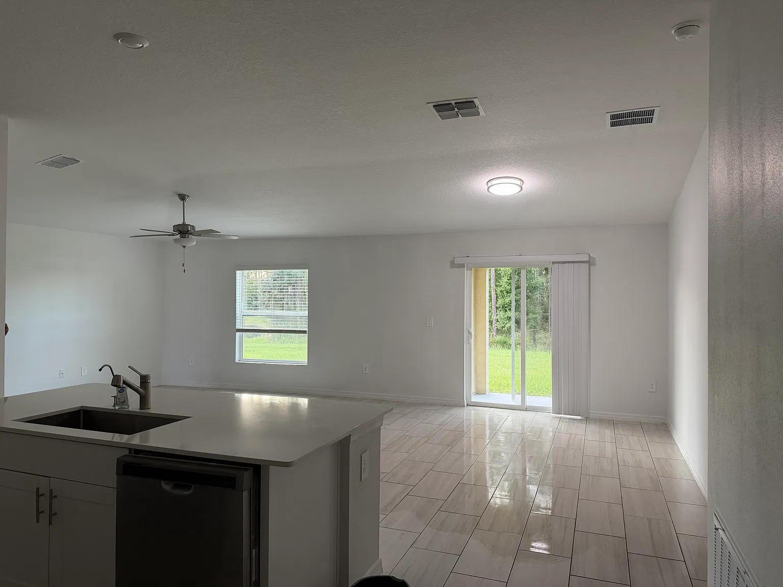 3 bed, 1555 sqft, $2,250 — Photo 4