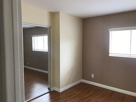 5th image of 10206 Independence Ave #6