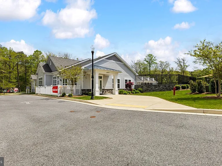 45455 Concord Way — Photo 32