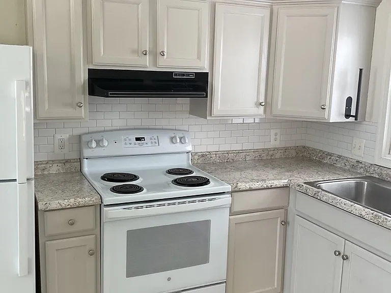 6774 Leeds Manor Rd — Photo 9