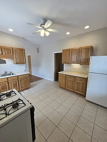 1225 W Grand Ave Photo 1