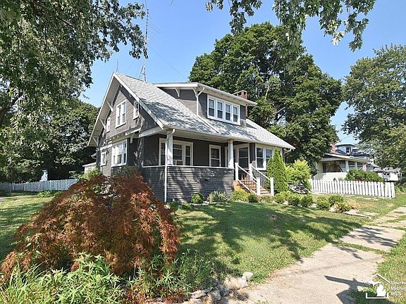 3rd image of 174 College Ave