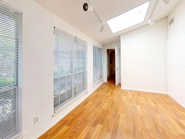 108 Mill Creek Dr — Photo 11