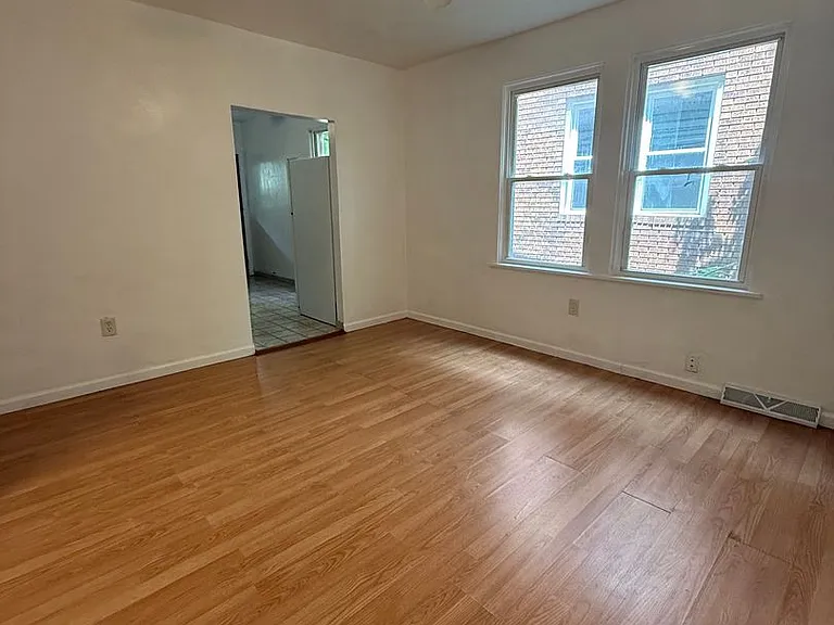 2824 Clermont Ave — Photo 4