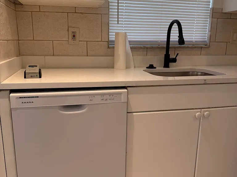 1215 Hyacinth Pl #1215 — Photo 4