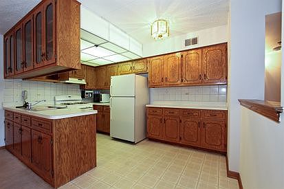 4th image of 10320 Central Ave APT 202