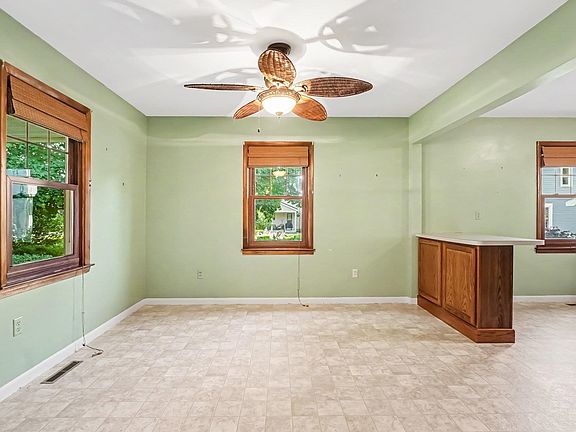 5th image of 211 N Powell Rd