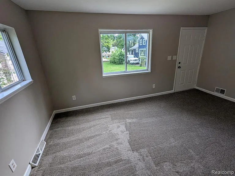 54 E Princeton Ave — Photo 6