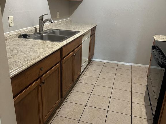 4th image of 1807 Georgia St