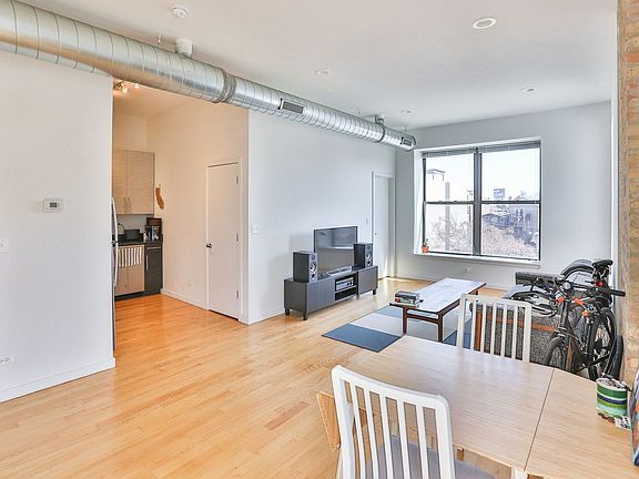 5th image of 1512 N Ashland Ave #3F