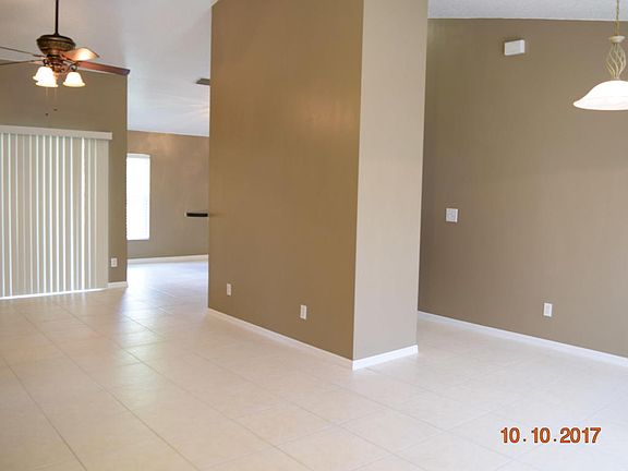 4th image of 313 SE Crosspoint Dr