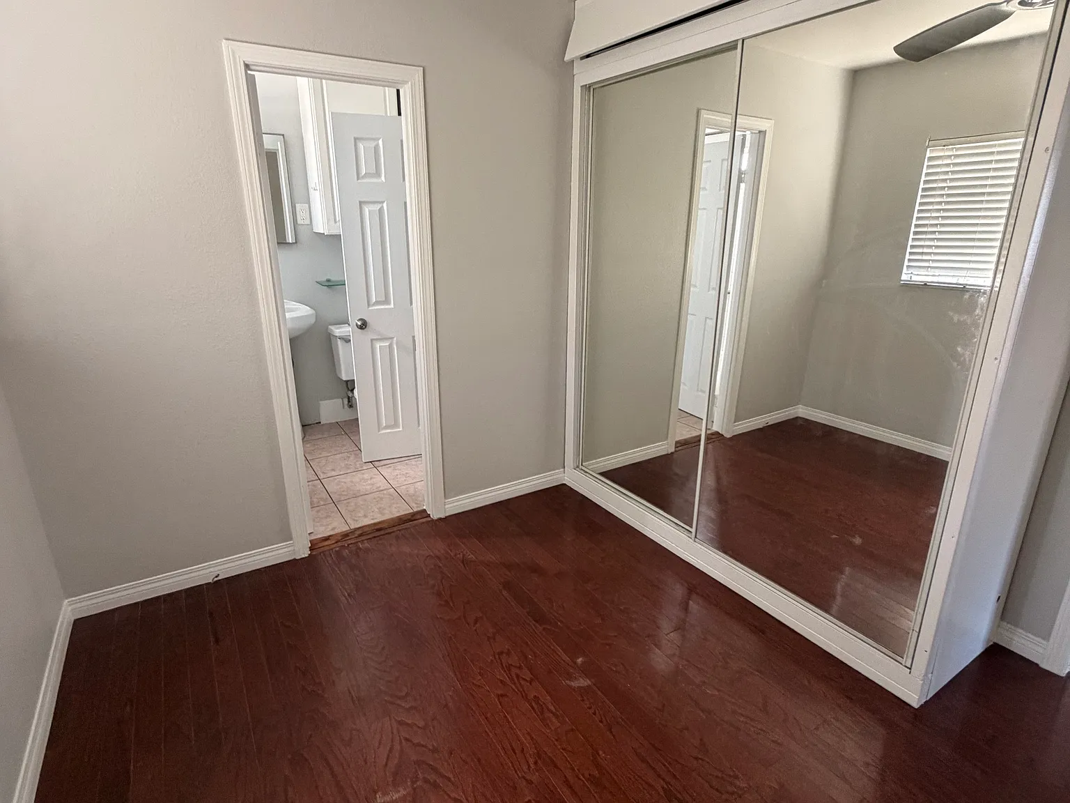 3 bed, 825 sqft, $3,200 — Photo 4