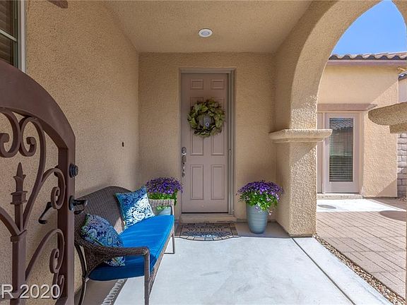 4th image of 932 Encorvado St