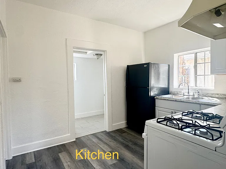 206 1/2 W 52nd Pl #206-1/2 — Photo 12