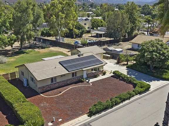 3rd image of 23546 Oriente Way
