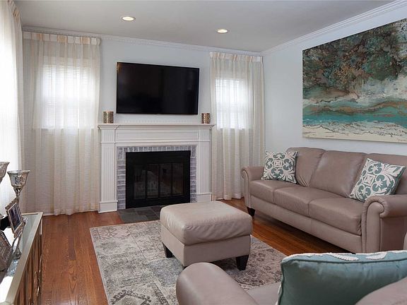 2nd image of 520 N 12th St