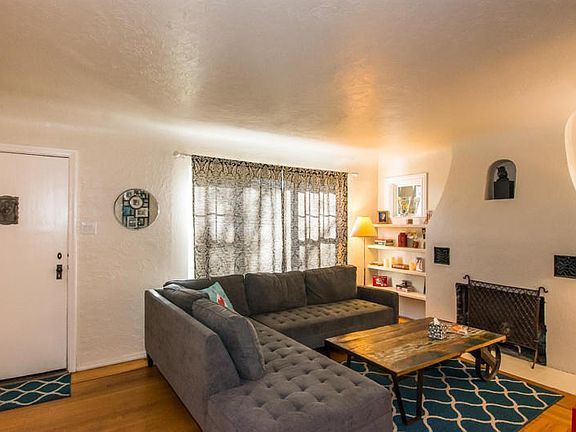 3 Living room with lots of charm