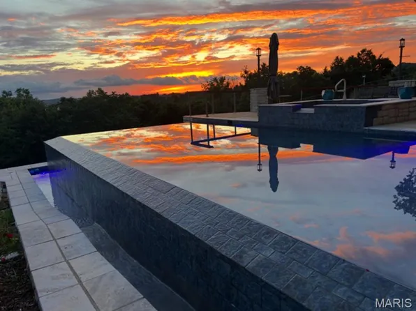 180 Crescent Cir, Hollister, MO 65672