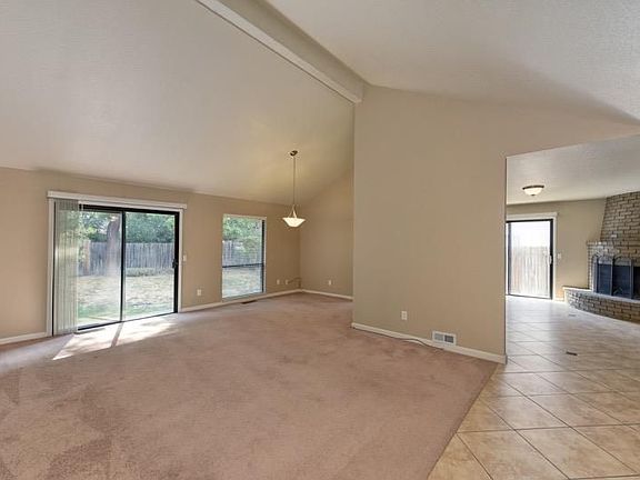 5th image of 115 Hidden Lake Cir