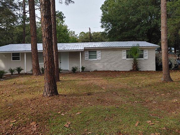 3rd image of 163 NE Berry Pl
