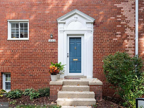 3rd image of 1552 Mount Eagle Pl