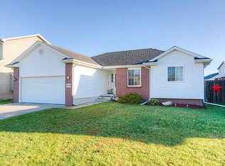6430 River Dr, Lincoln, NE 68504