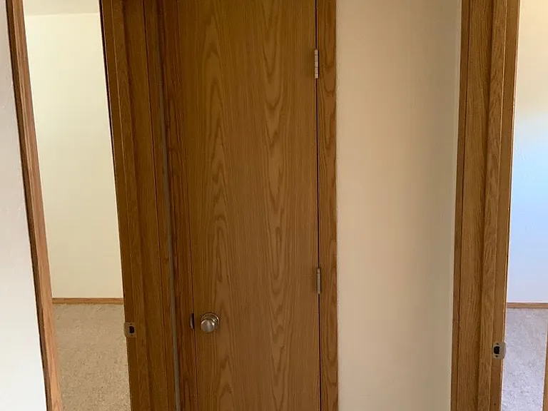 2 bedroom in River Road Area — Photo 11