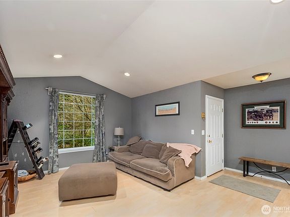 4th image of 10405 Olympic Place