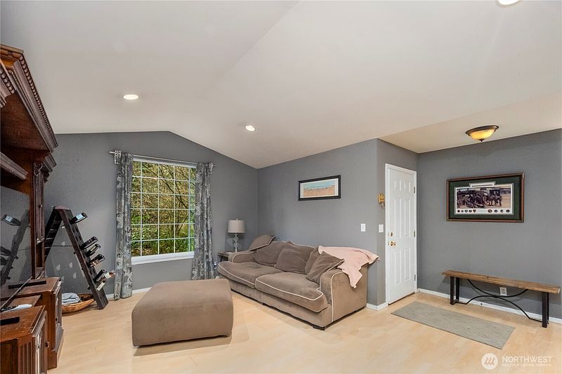 4th image of 10405 Olympic Place