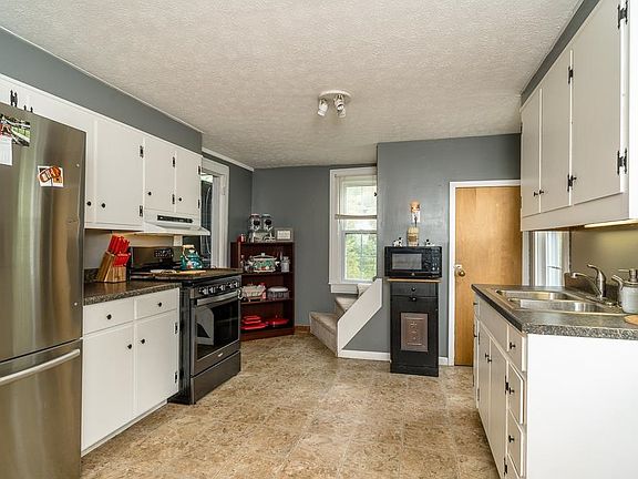 2nd image of 185 E C St