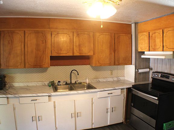 5th image of 721 NE Christian St