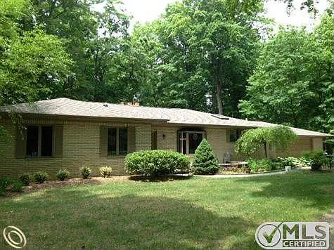 780 W Sutton Rd photo 1