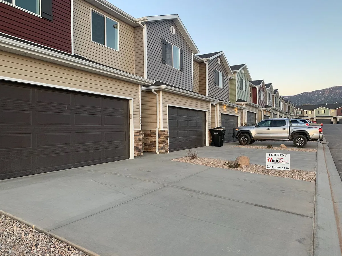 Building Photo - 3050 N 175 E