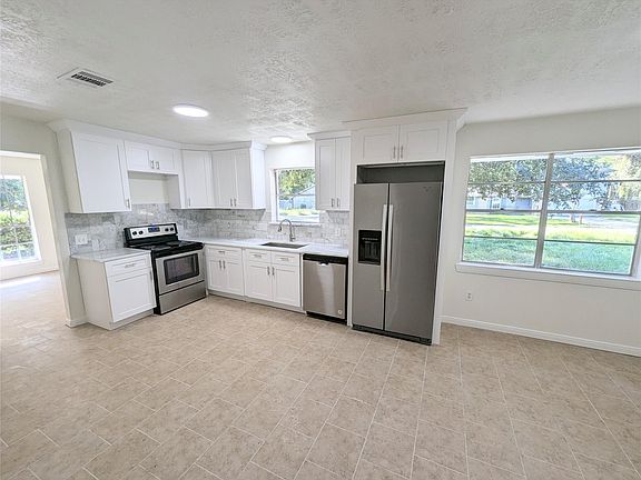2nd image of 809 Glen Hollow Dr