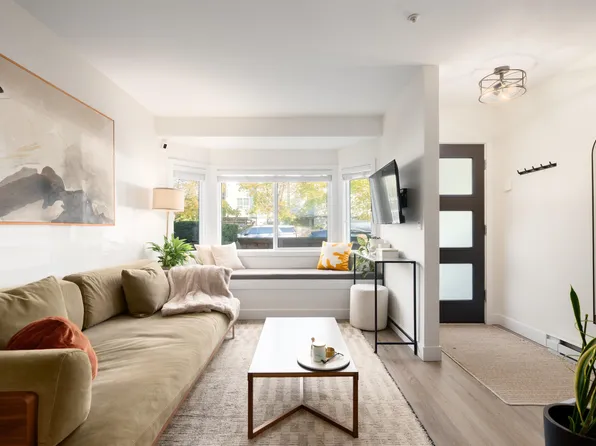 329 Garden Dr, Vancouver, BC V5L 4Z1