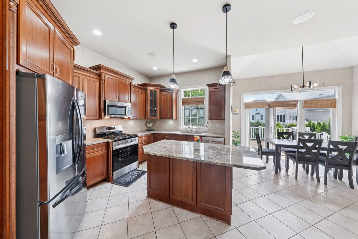 Fairmeadow Ct-0306-025