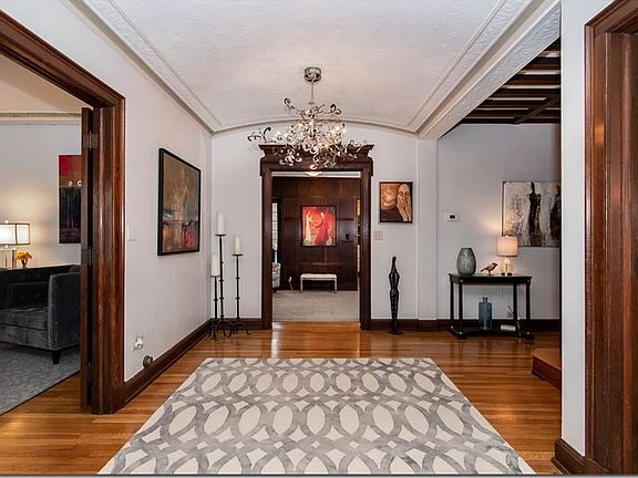 3rd image of 2549 Fairmount Blvd