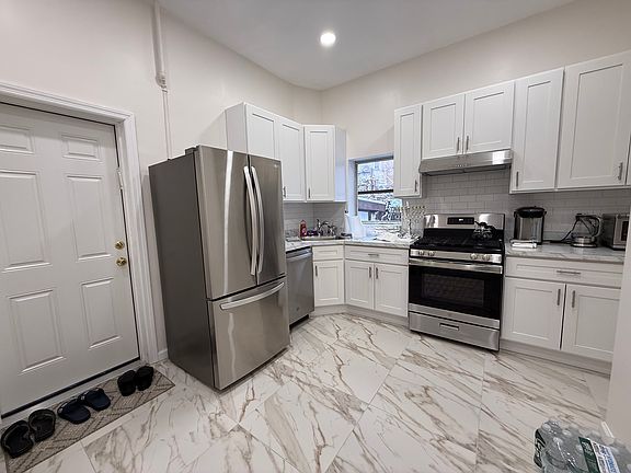 2nd image of 184 Bay 26th St #1