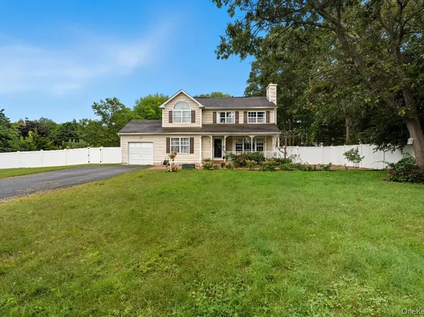 6 13th Street, Selden, NY 11784