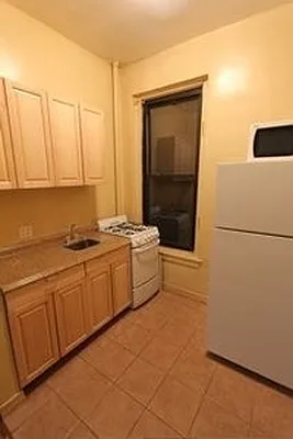 Rented by Robyn Lee, LREB | media 12