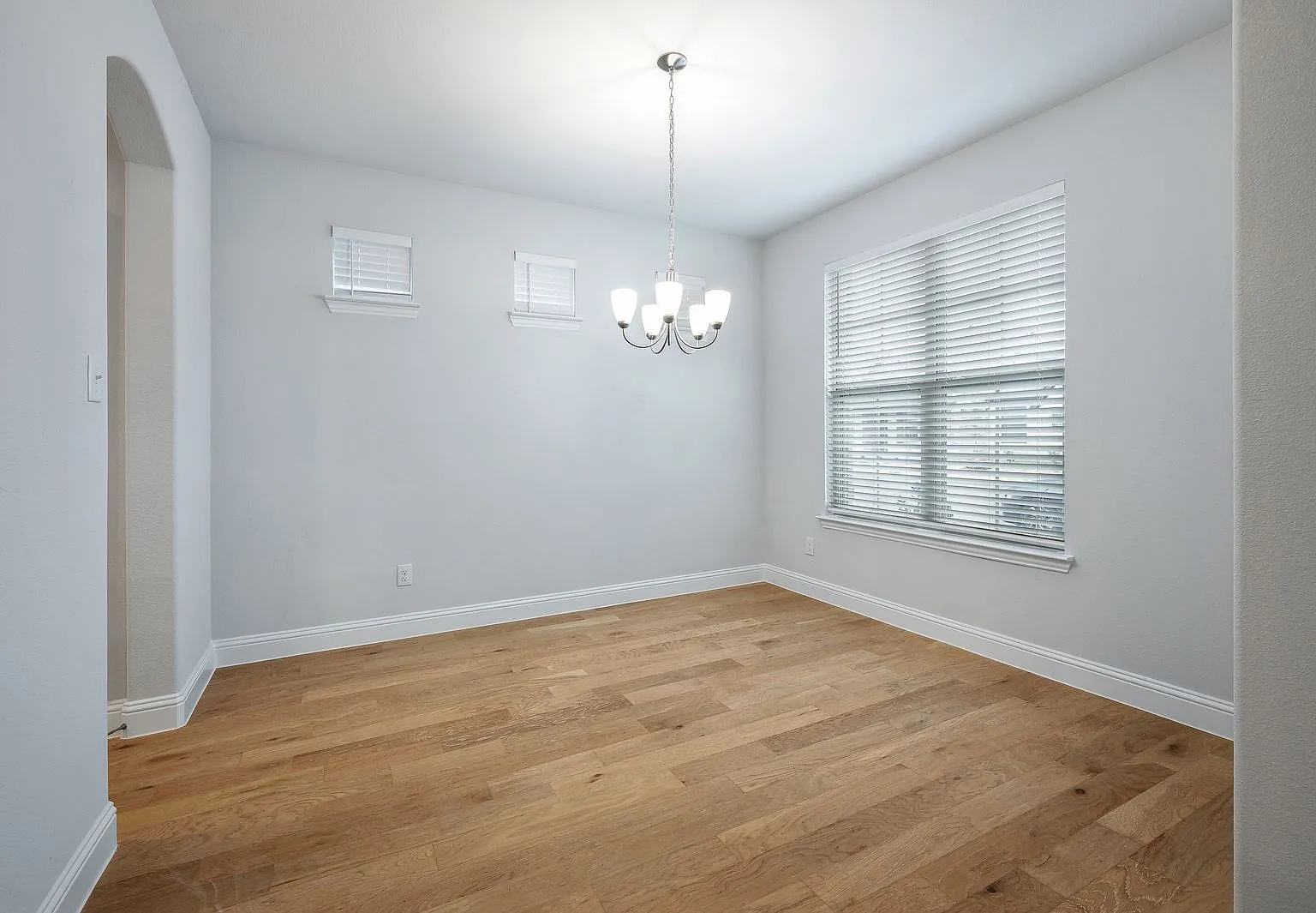 3 bed, 2.5 bath, 2423 sqft, $2,750 — Photo 2