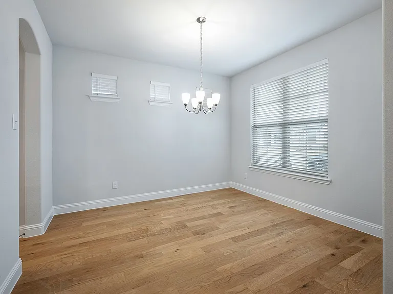 2037 Almassera Dr — Photo 2