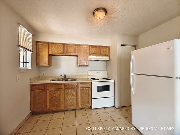 3rd image of 1580 W 19th St APT 1