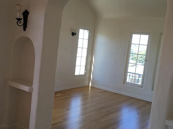 3rd image of 1806 1/2 Lucretia Ave