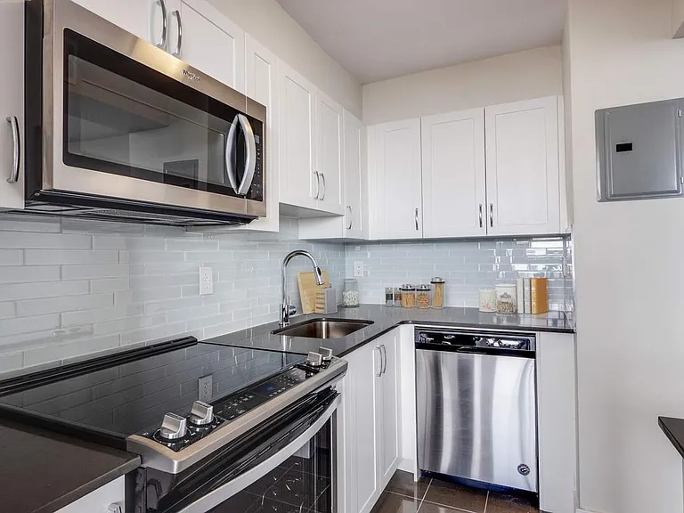 2892 Saint Clair Ave E — Photo 1